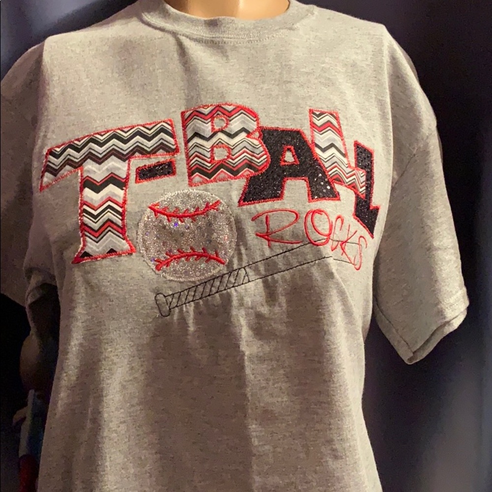 New embroidered Women’s T-ball rocks T-shirt med